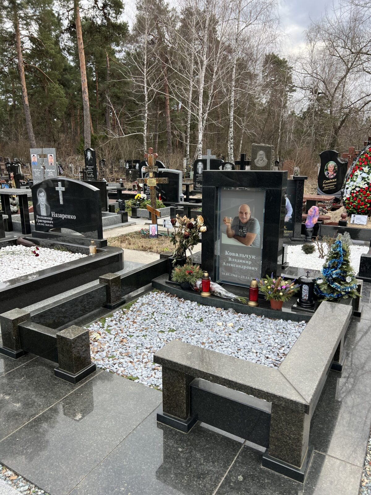 Памятник, Гранитный комплекс